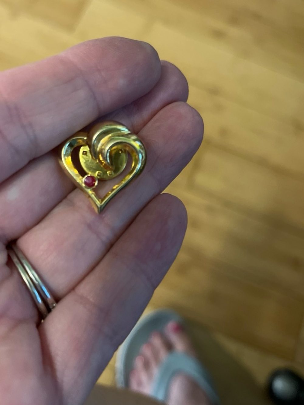Heart brooch with red stone 1753